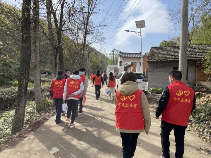 中天精诚装饰开展“以爱暖冬”公益活动