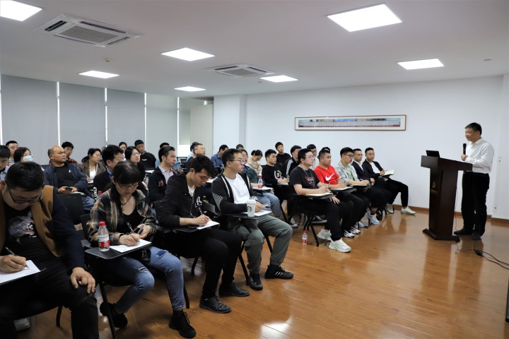 中天精诚装饰组织开展劳务管理培训