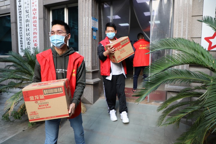 慈善行动日 志愿者在行动
