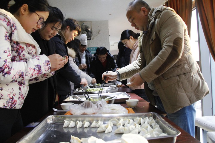 中天装饰集团举办迎新春游园会和厨艺大赛活动