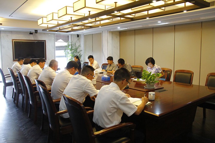 控股集团副总裁楼国栋一行到装饰集团开展高温慰问和转型升级、重点工作检查