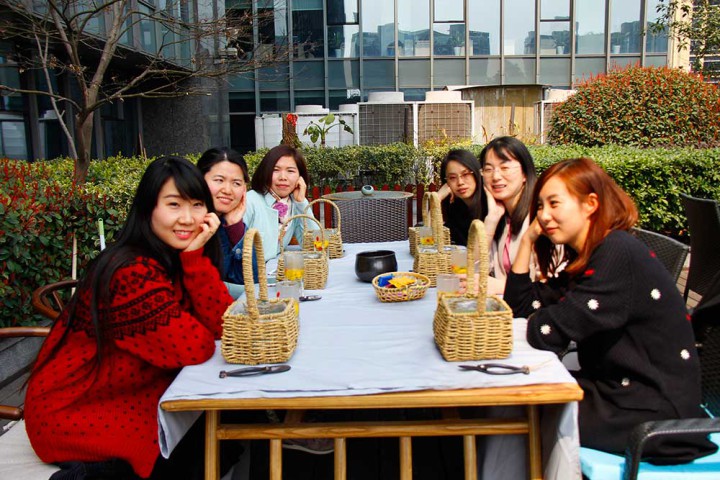 装饰集团组织开展三八妇女节活动