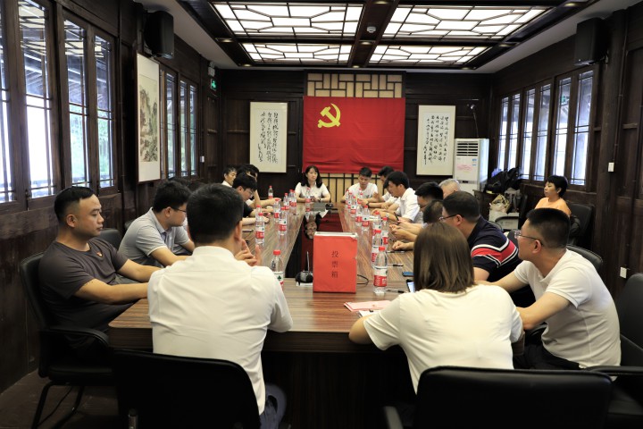 以史为鉴 缅怀先烈 ——中天精诚装饰党支部开展党建活动