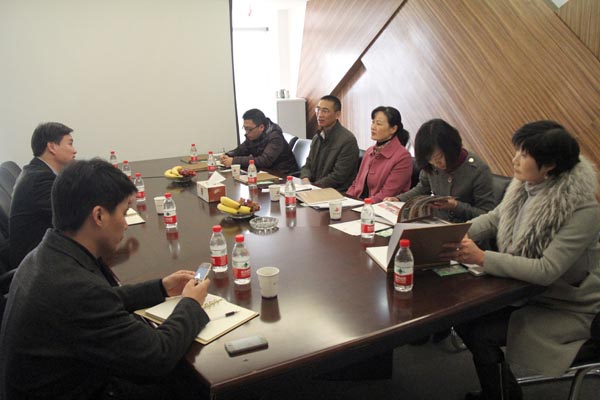 上城区委常委、副区长黄爱芳走访装饰集团