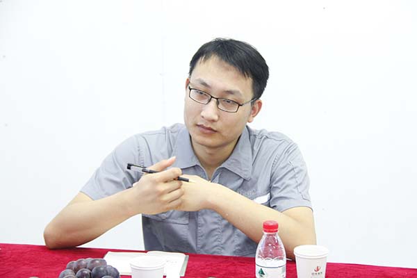 控股集团董事长助理徐慧泉一行到装饰集团慰问、检查