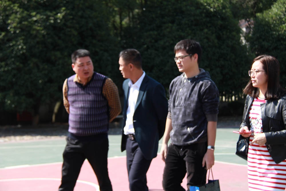 让爱流动点亮梦想 关爱农村留守儿童