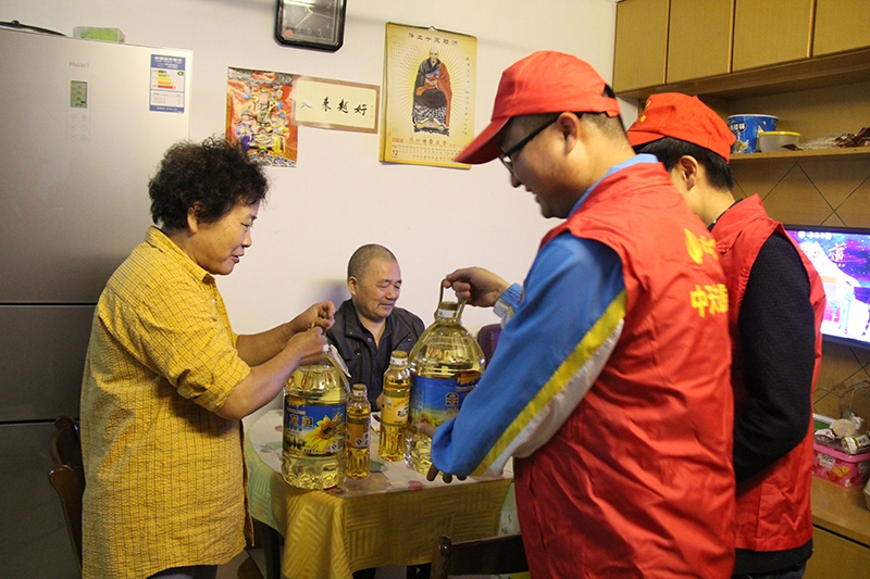 中天集团慈善行动日，我们为贫困、空巢家庭送温暖