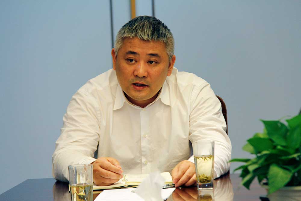 装饰集团召开支部党员会议刘俐玮同志当选支部书记