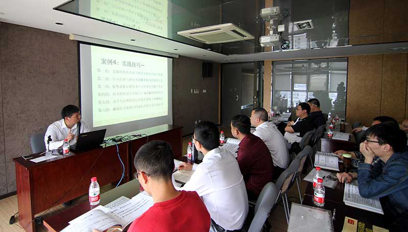 装饰集团组织召开2017年第一次项目劳务纠纷预防及处理培训
